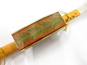 未使用品　漆塗り蒔絵帯留め・正絹手組三分紐セット
